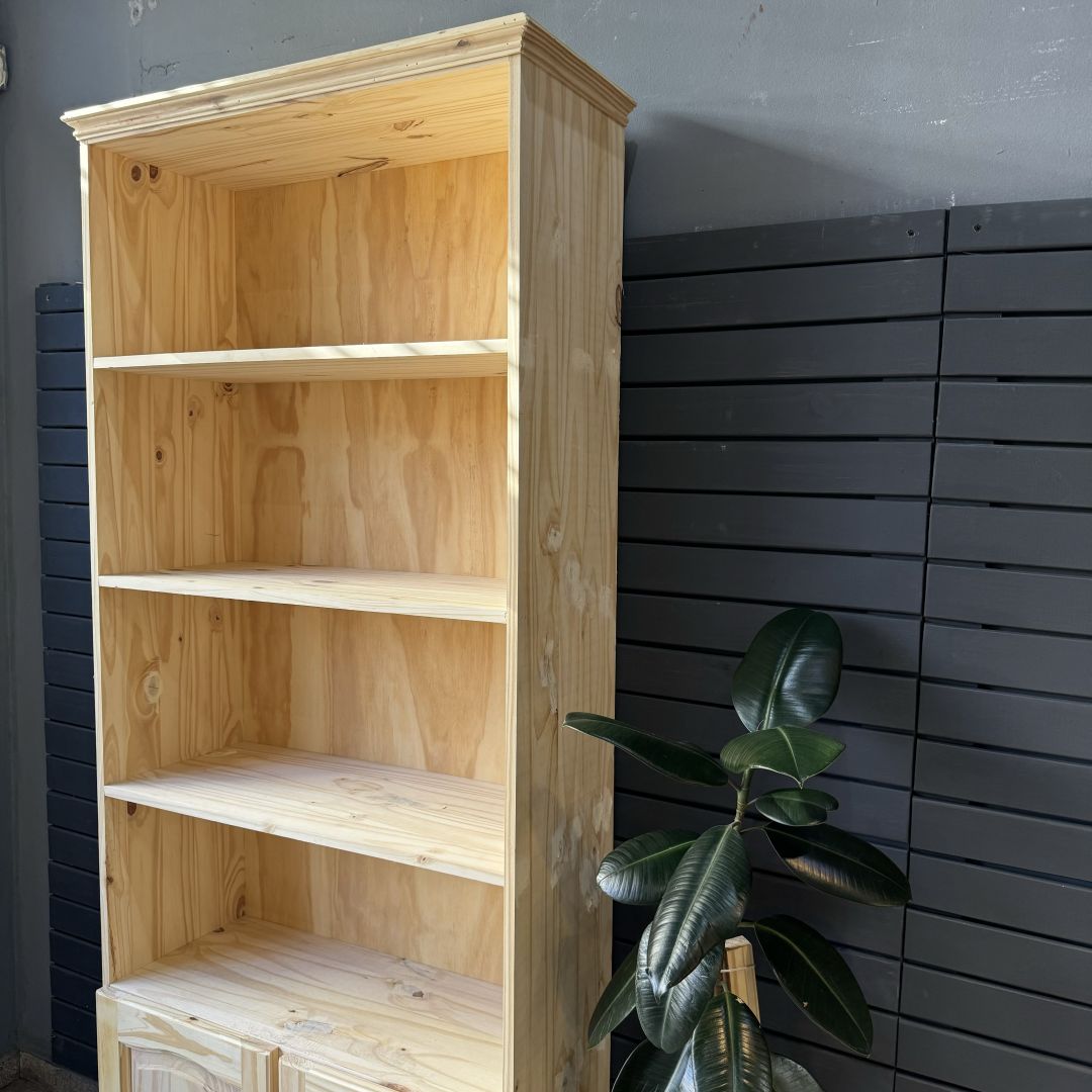 biblioteca-recta-profunda-con-puerta-080-1099