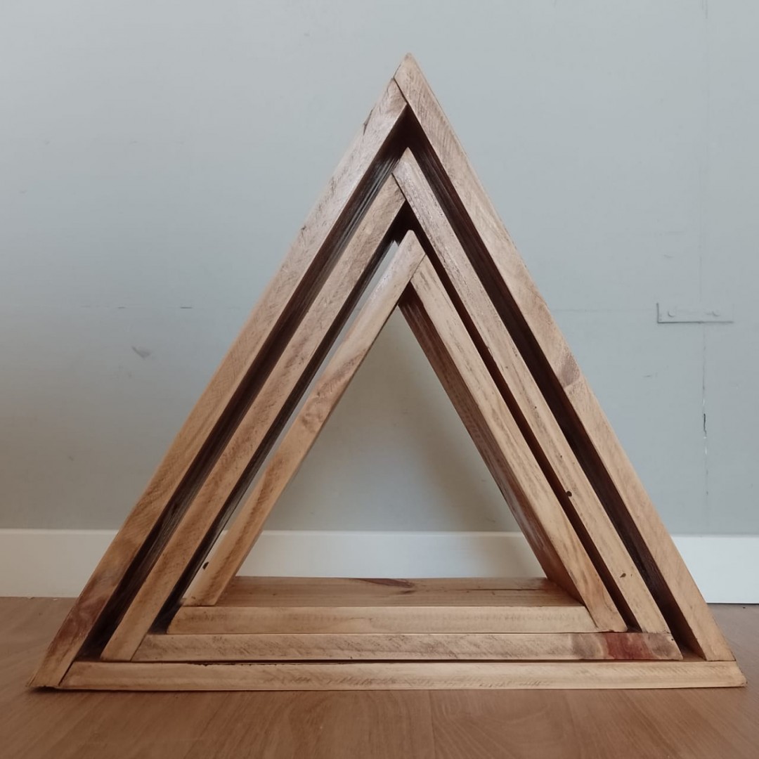 repisa-forma-triangulo-x-3-tenido