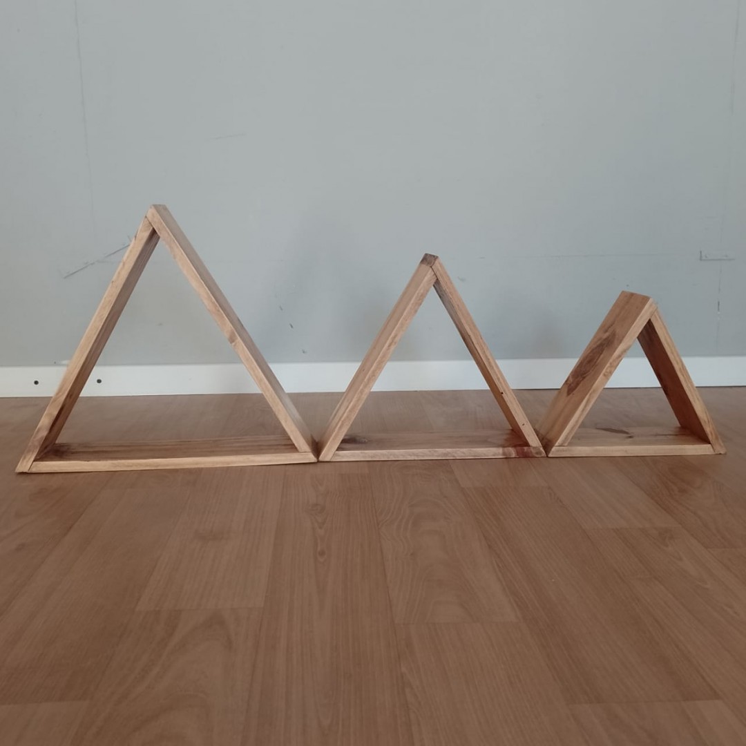 repisa-forma-triangulo-x-3-tenido