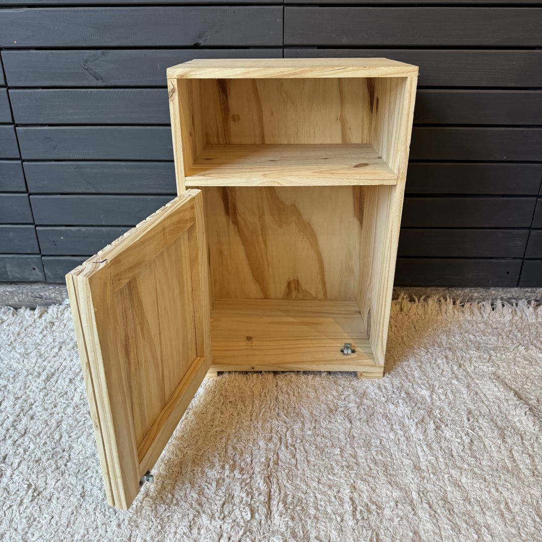 mesa-de-luz-puerta-varillada-35919